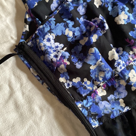 Floral Sleeveless Dress - Picture 11 of 17